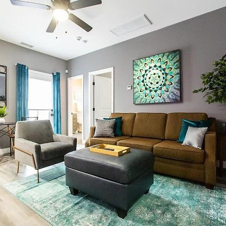 Restaurants-Pets-Professionals-Fastwifi-A C-Patios Apartment Сан Диего Екстериор снимка