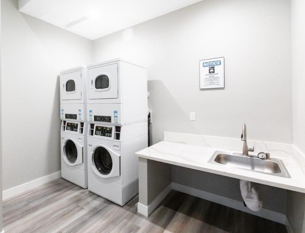 Restaurants-Pets-Professionals-Fastwifi-A C-Patios Apartment Сан Диего Екстериор снимка