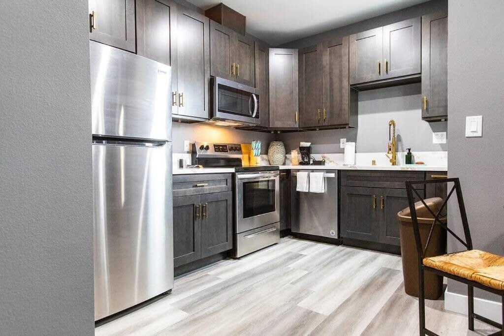 Restaurants-Pets-Professionals-Fastwifi-A C-Patios Apartment Сан Диего Екстериор снимка