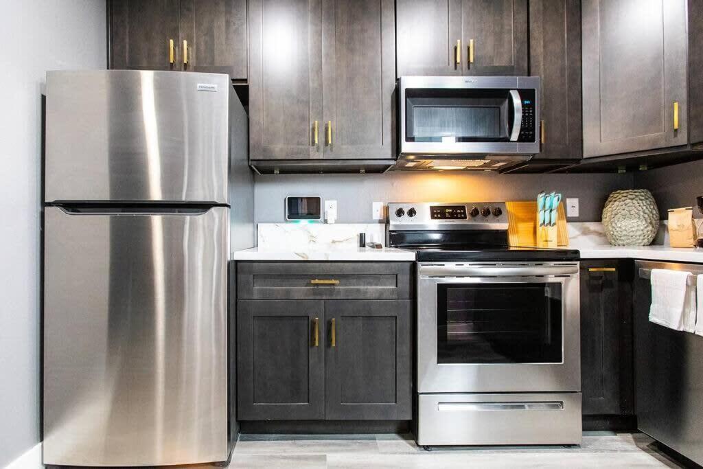 Restaurants-Pets-Professionals-Fastwifi-A C-Patios Apartment Сан Диего Екстериор снимка