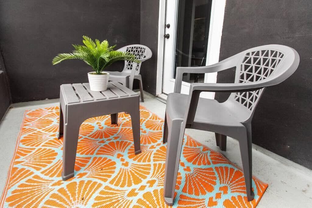 Restaurants-Pets-Professionals-Fastwifi-A C-Patios Apartment Сан Диего Екстериор снимка
