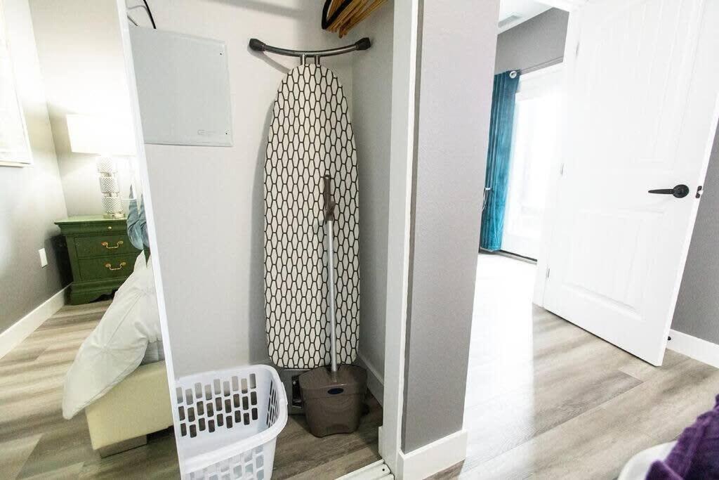 Restaurants-Pets-Professionals-Fastwifi-A C-Patios Apartment Сан Диего Екстериор снимка