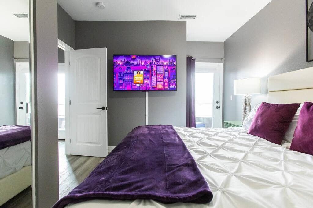 Restaurants-Pets-Professionals-Fastwifi-A C-Patios Apartment Сан Диего Екстериор снимка