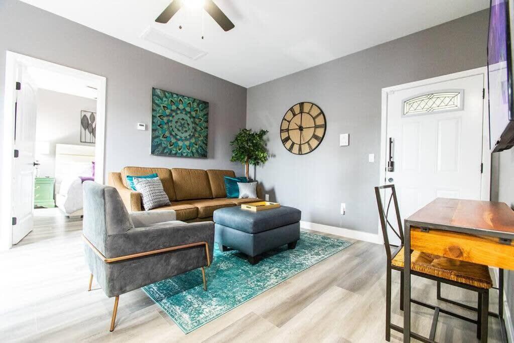 Restaurants-Pets-Professionals-Fastwifi-A C-Patios Apartment Сан Диего Екстериор снимка