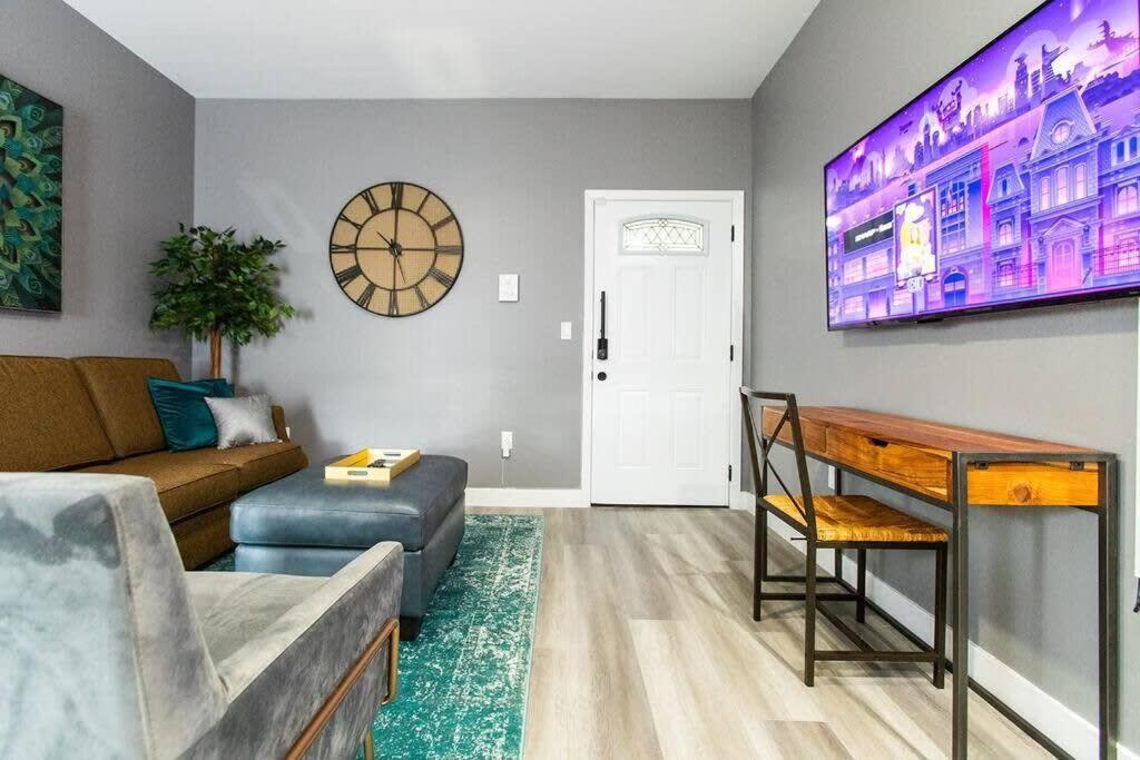 Restaurants-Pets-Professionals-Fastwifi-A C-Patios Apartment Сан Диего Екстериор снимка