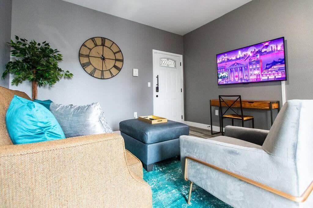 Restaurants-Pets-Professionals-Fastwifi-A C-Patios Apartment Сан Диего Екстериор снимка